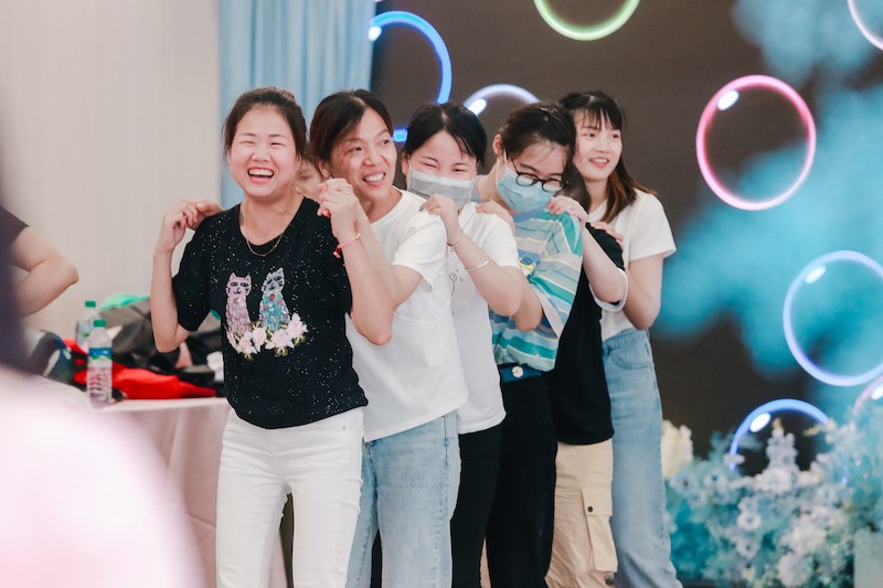 企业年会拓展.jpg