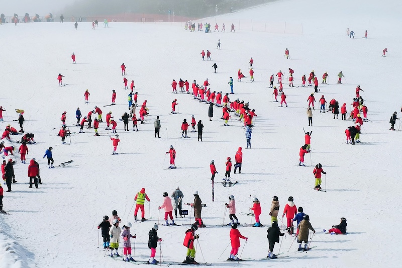 宜昌滑雪,五峰滑雪场,冬季滑雪推荐,尖峰团建.jpg