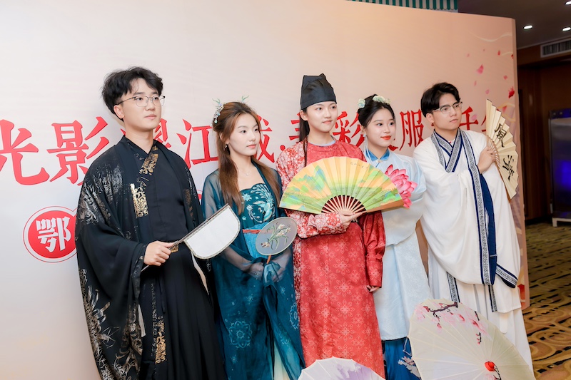 武汉团建,东湖骑行,尖峰拓展,夜游长江,武汉团建.jpg