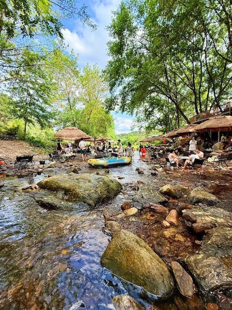 1783324735828136.jpg 溯溪团建,夏日团建,武汉溯溪.jpg